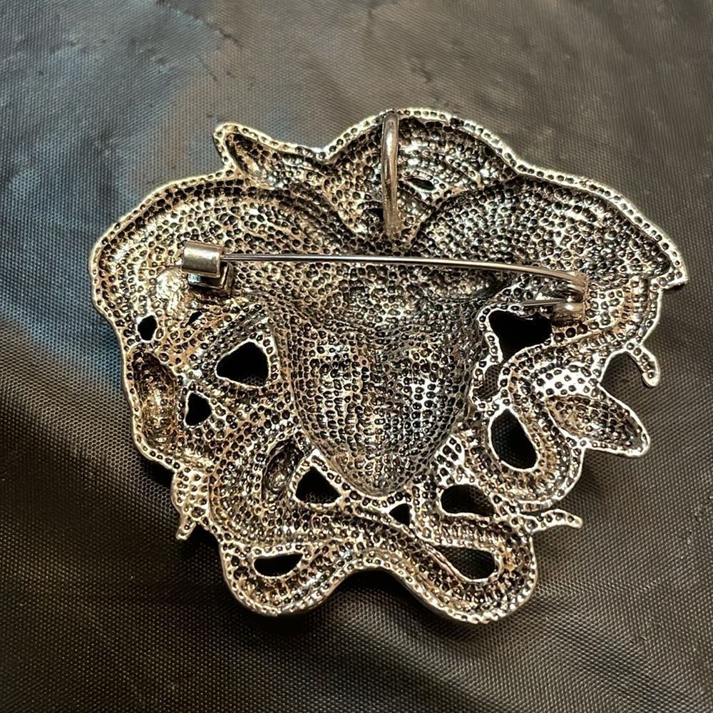 SILVERTONE MEDUSA BROOCH - Picture 5 of 8
